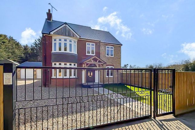 Otterham Quay Lane, Gillingham ME8 5 bed detached house for sale