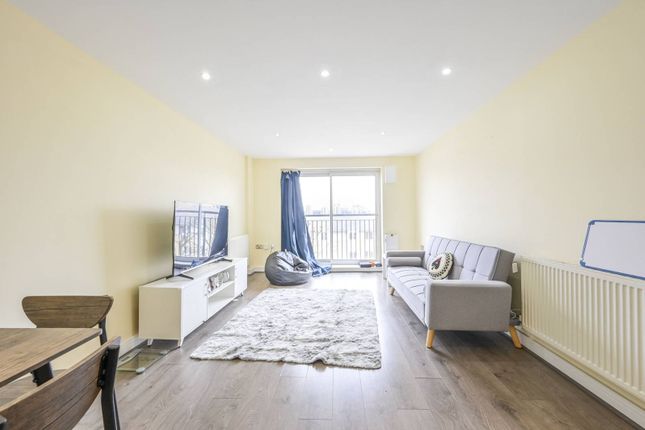 Settlers Court, Isle Of Dogs, London... 2 bed flat for sale