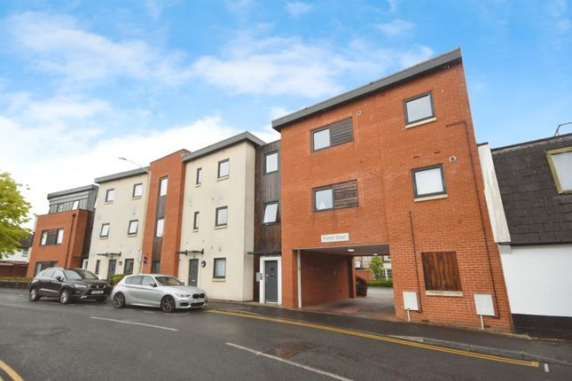 2 bedroom ground floor flat for sale