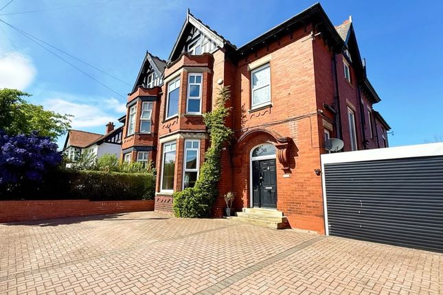 6 bed semi-detached house