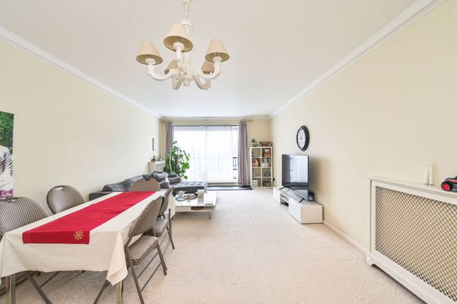 Hendon Lane, Church End, London, N3 3 bed flat for sale
