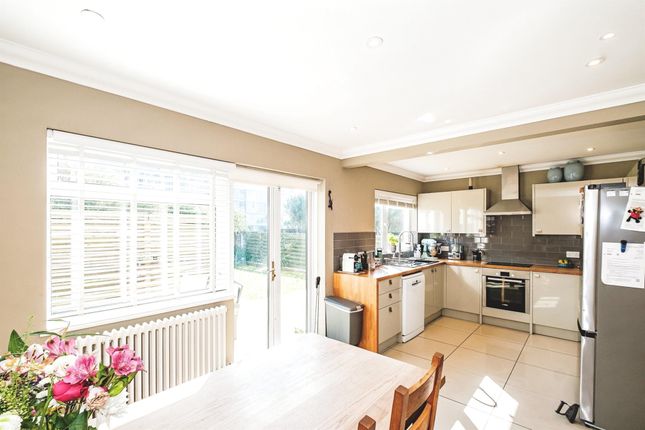 6 bed semi-detached house