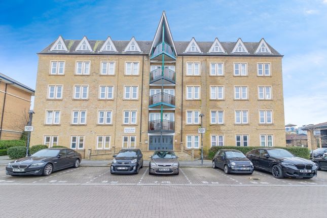 3 bedroom flat for sale