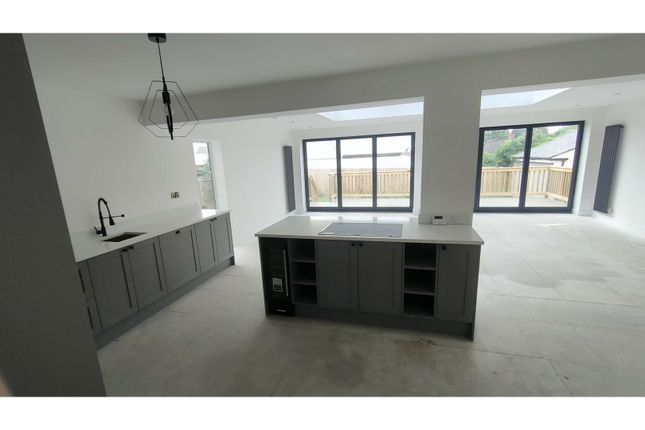4 bed bungalow