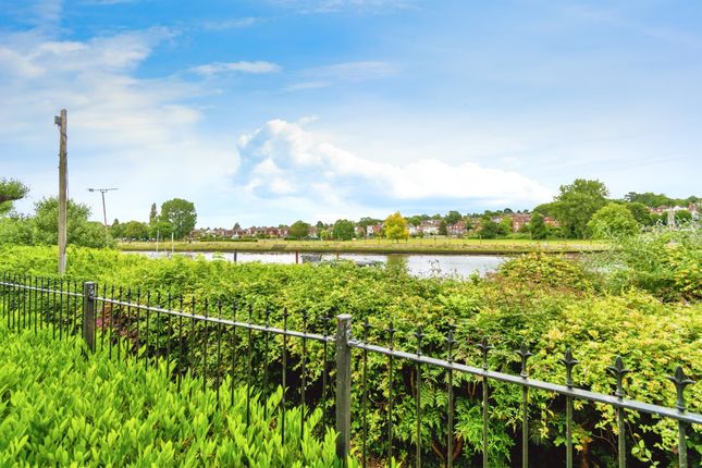 2 bedroom ground floor flat for sale
