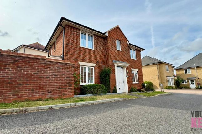 Harrison Road, Aylesham, Canterbury... 3 bed semi