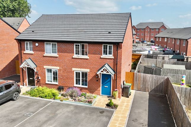 Farm Close, Shavington, CW2 3 bed semi