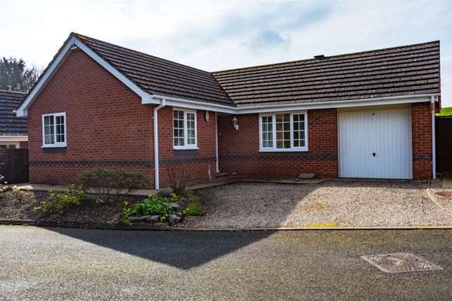 Boundary Lane, Stourbridge, DY7 5PA 2 bed detached bungalow for sale