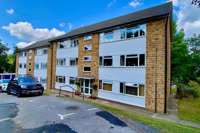 TUPWOOD LANE, CATERHAM VALLEY 2 bed apartment for sale