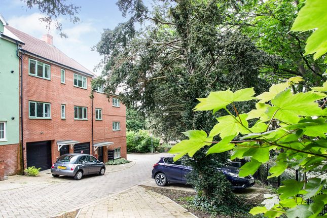 2 bed flat