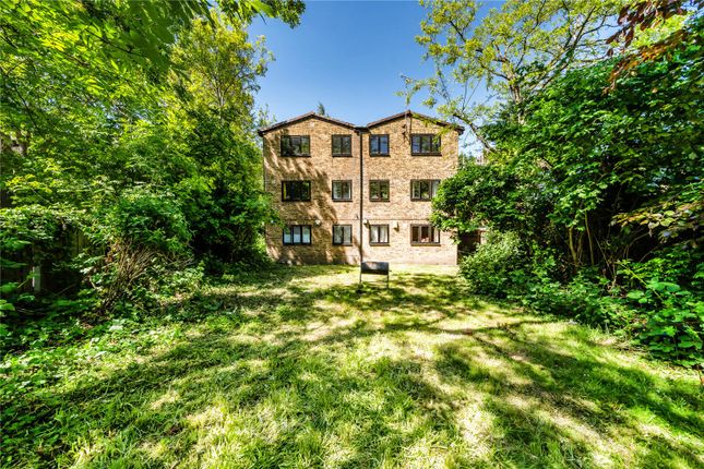 Woodview Close, London 2 bed apartment for sale
