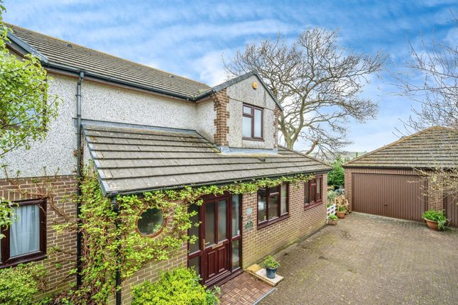 4 bed detached house