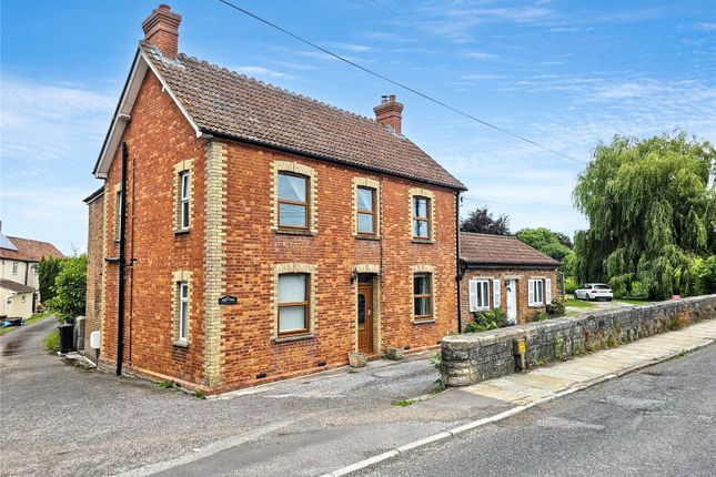 4 bed detached house