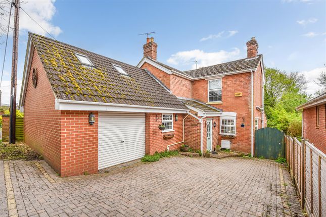 Mead Hedges, Andover 4 bed detached house for sale