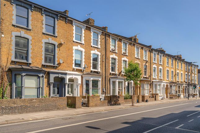 Graham Road, London 2 bed flat for sale