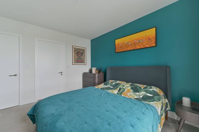 Kidbrooke Park Road, Kidbrooke... 2 bed flat for sale