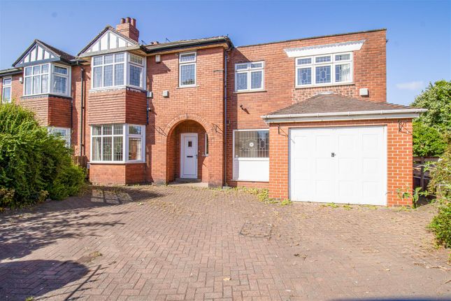 Leeds Road, Wakefield WF1 6 bed house for sale
