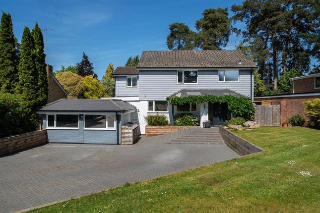 Azalea Way, Surrey GU15 5 bed detached house for sale