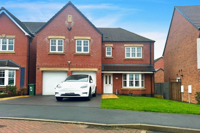 5 bed detached house