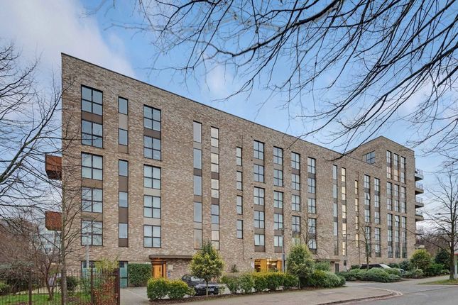 Lakeside Drive, London NW10 2 bed maisonette for sale