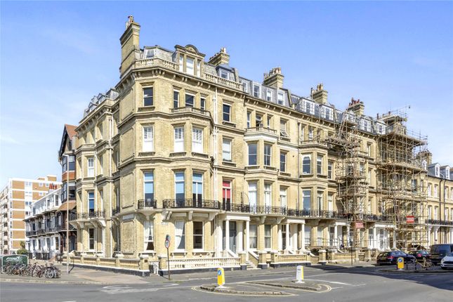 Kings Gardens, Hove, East Sussex, BN3 2 bed apartment for sale