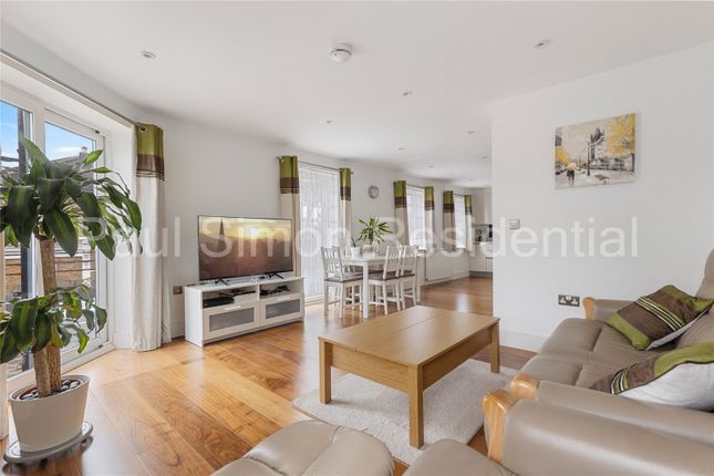 Finsbury Road, Bounds Green, London, N22 3 bed apartment for sale