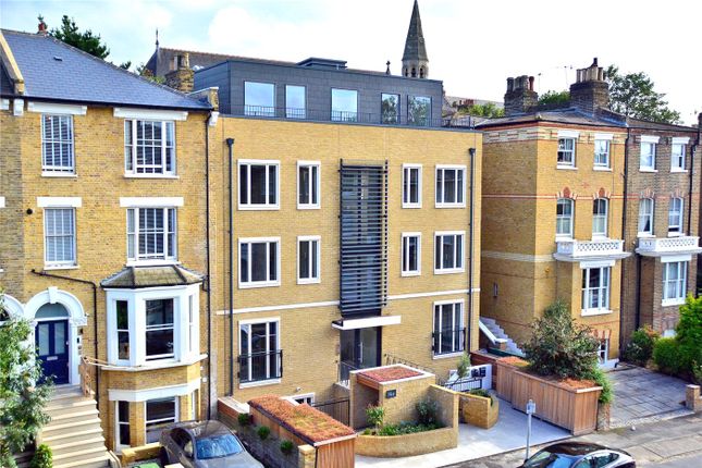 Bennett Park, Blackheath, London, SE3 2 bed apartment for sale