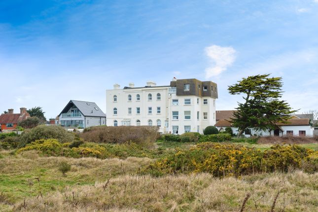 3 bedroom flat for sale