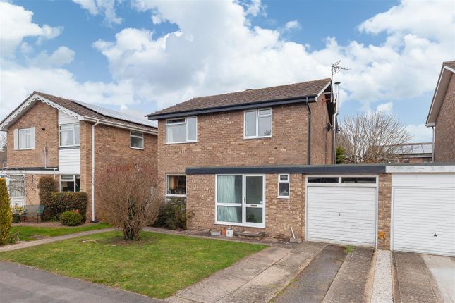3 bedroom link detached house for sale