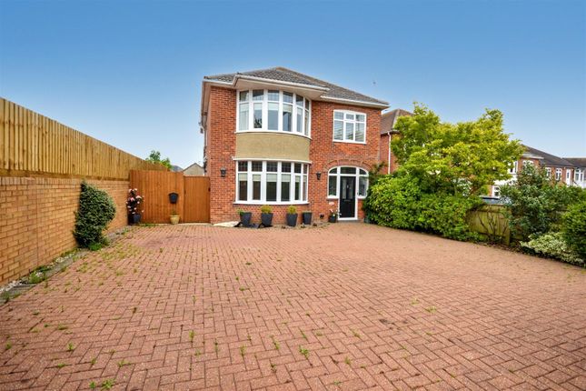 5 bed detached house