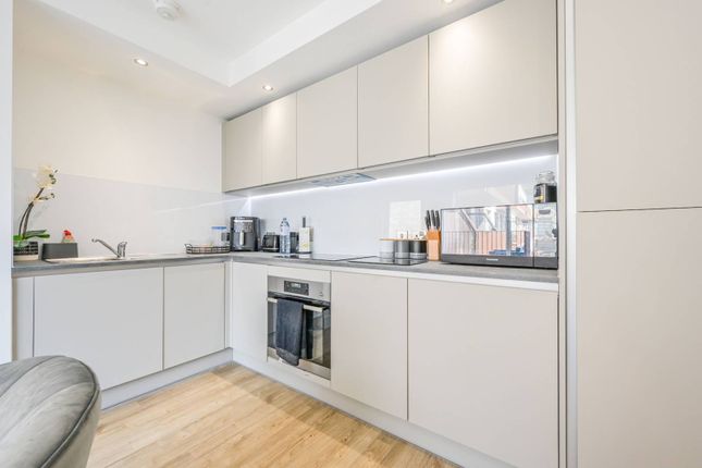 Wray Avenue, Royal Docks, London, E16 1 bed flat for sale