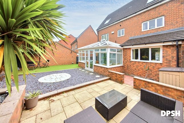Waggon Road, Leeds 4 bed detached house for sale