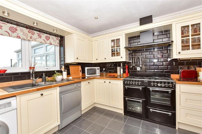 2 bed detached bungalow