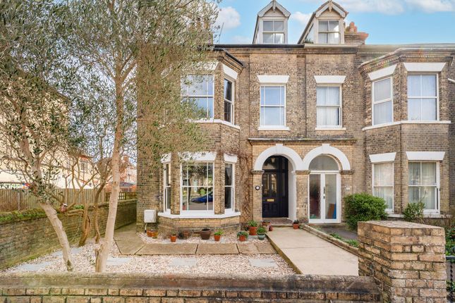 London Road South, Lowestoft 5 bed semi