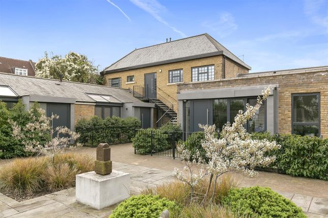Ironworks Yard, Stroud Green 1 bed flat for sale