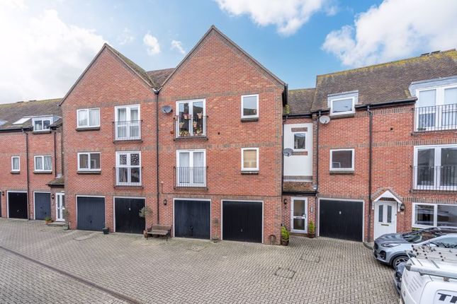 The Hornet, Chichester 2 bed apartment for sale