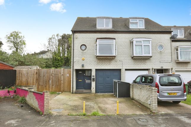 3 bedroom town house for sale