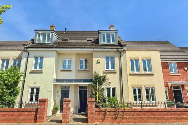 Berrywood Drive, Saint Crispin, NN5 6GA 3 bed terraced house for sale