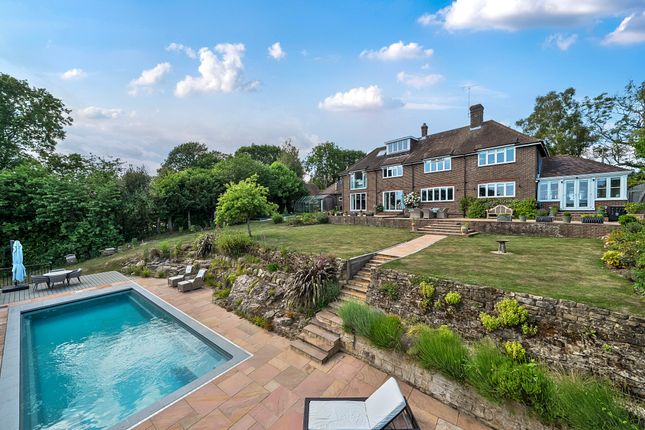 5 bed detached house