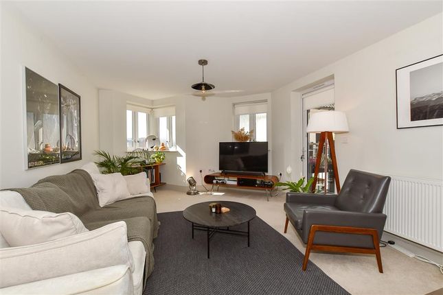 Park Terrace, Horsham, West Sussex 2 bed apartment for sale