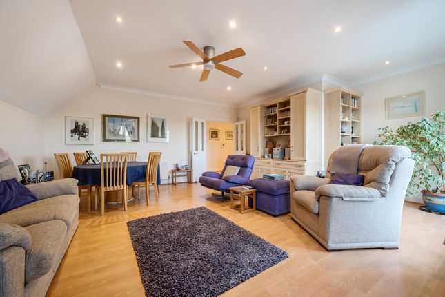 3 bedroom flat for sale