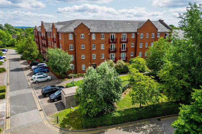 Coxhill Way, Aylesbury HP21 2 bed flat for sale