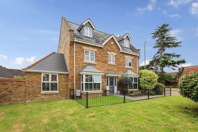 5 bedroom detached house for sale