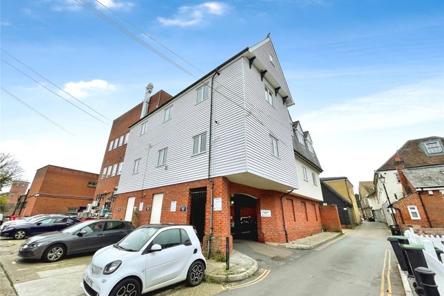 Buttercross Lane, Epping, Essex, CM16 3 bed apartment for sale