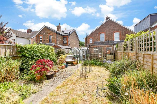 Lee Street, Horley, Surrey 3 bed semi