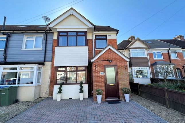 White Hart Lane, Fareham PO16 4 bed end of terrace house for sale