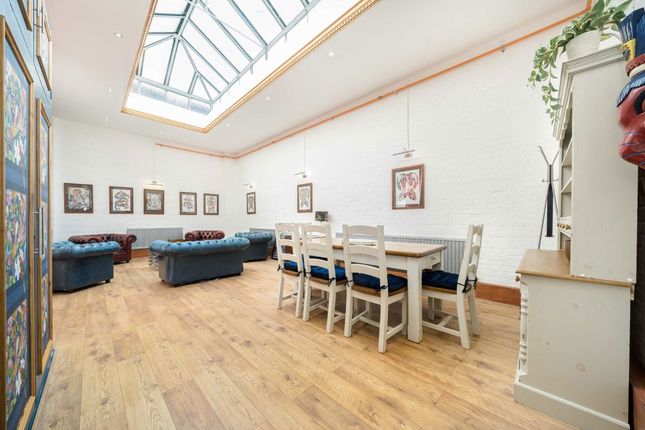 3 bedroom flat for sale