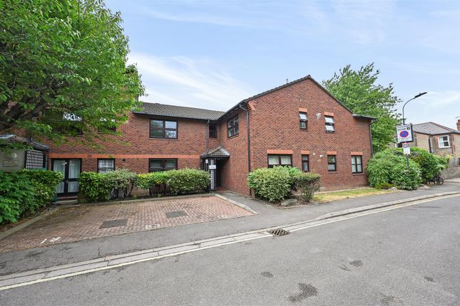 Studio flat for sale