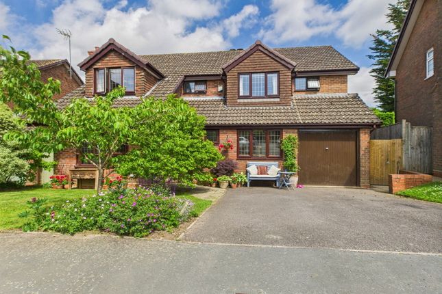 4 bed detached house