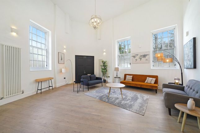 Station Approach, Tadworth, Surrey, KT20 2 bed flat for sale